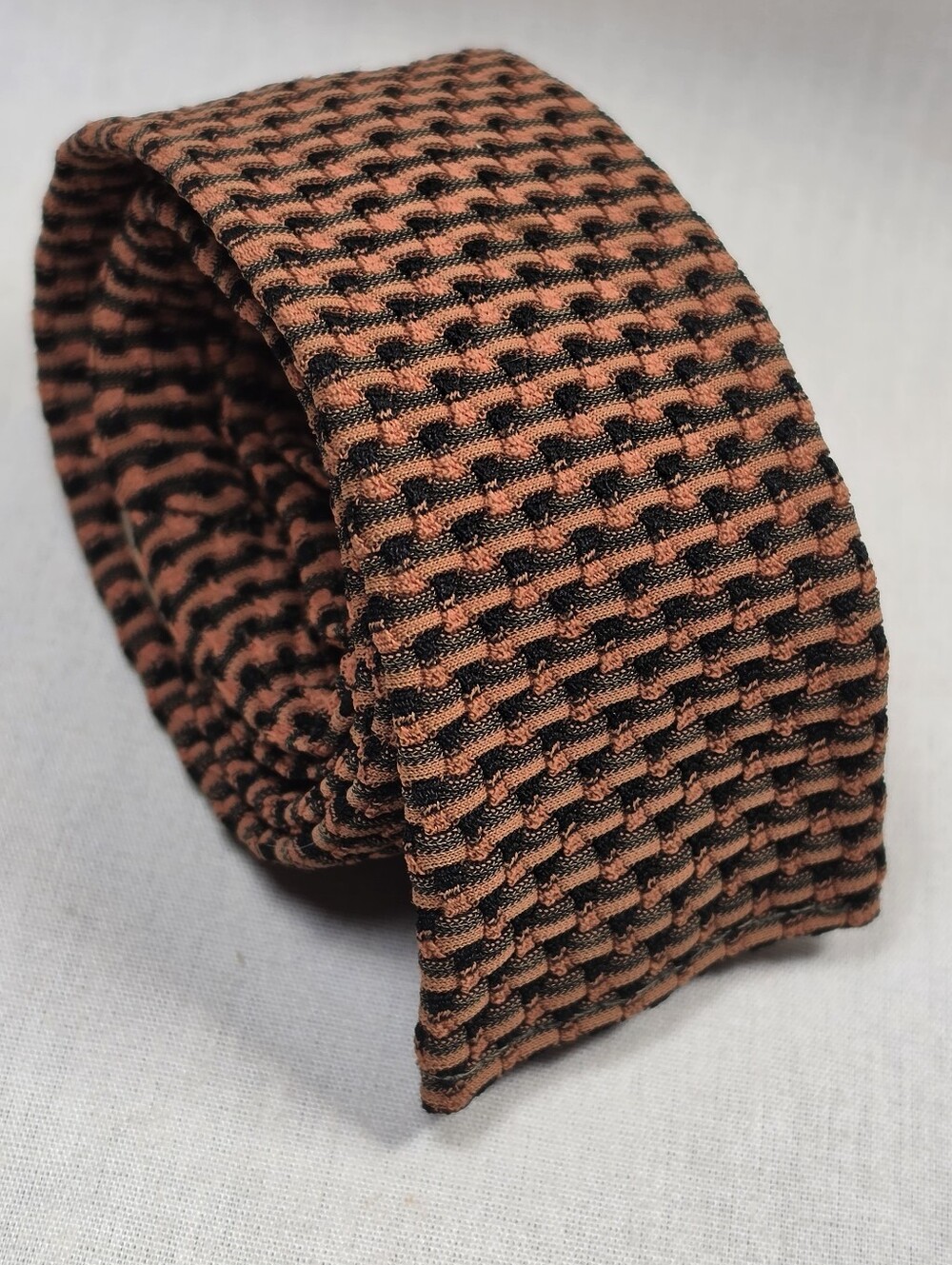 Vintage Smoothie Schreter Button Down Skinny Tie Rust Orange Black Geometric